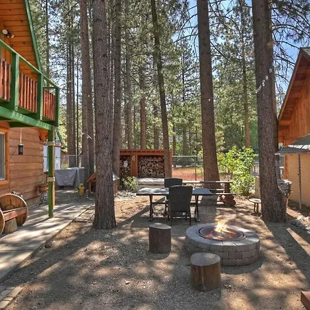 Bear Country Retreat, Fawnskin Near The Lake Exterior photo