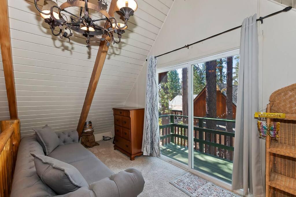 Bear Country Retreat, Near The Hébergement de vacances *
